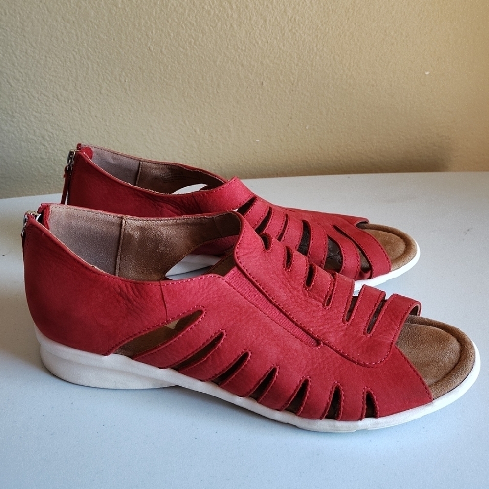 Comfortiva Pillowtop Red Leather Parker Sandals Women's Sz 11 -Travel Flats